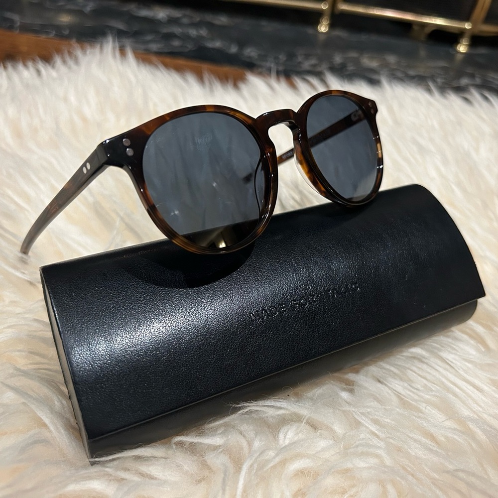 Italic sunglasses